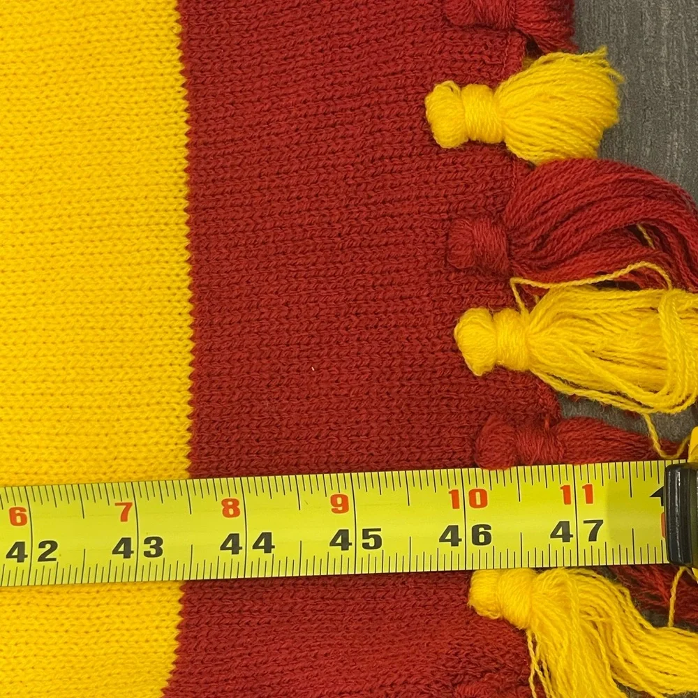 Harry Potter Gryffindor House Officially Licensed Scarf with Fringe - Picture 5 of 5